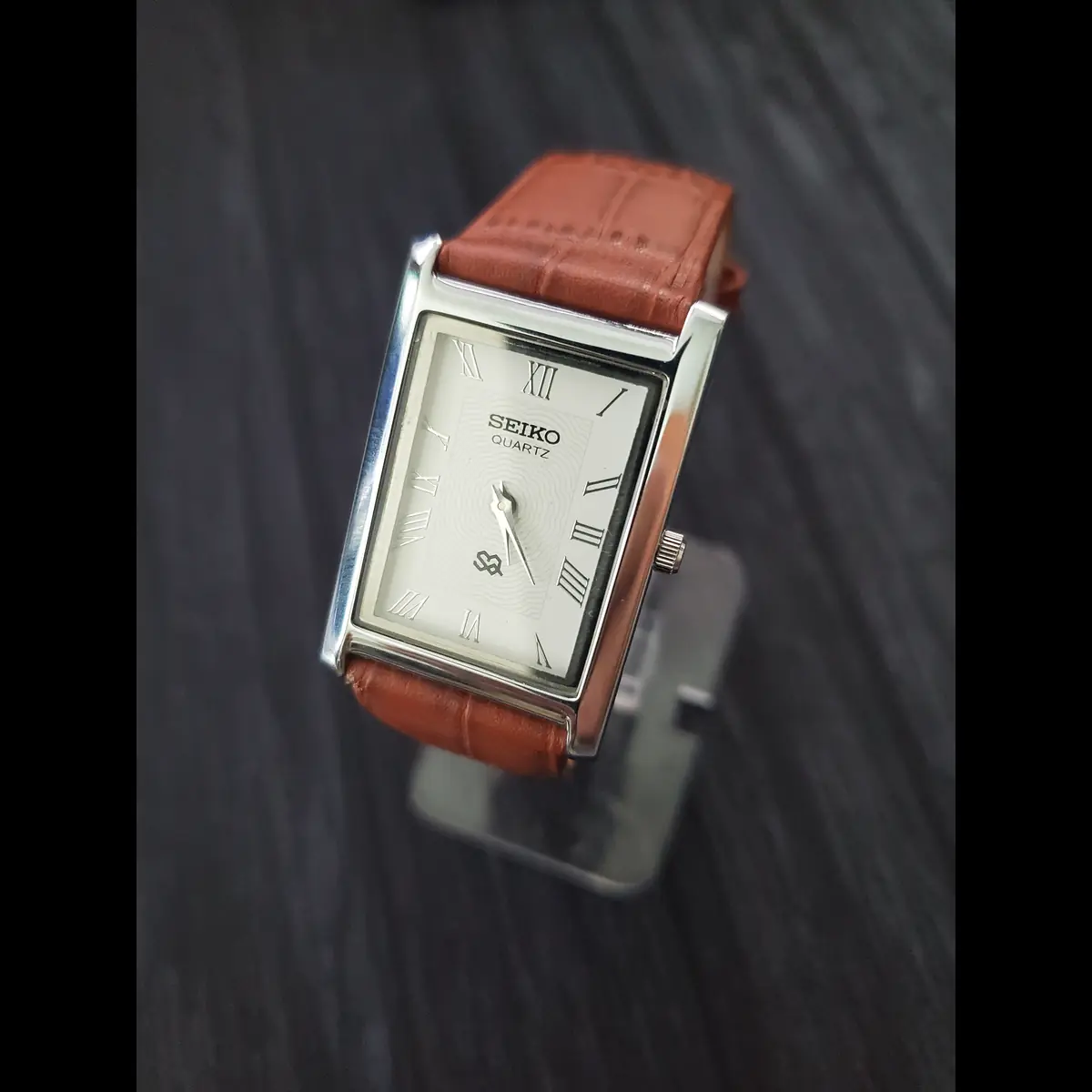 Rare Nos Seiko Men Tank Rectangular Gorgeous White Dial Brown Band Dress Watch