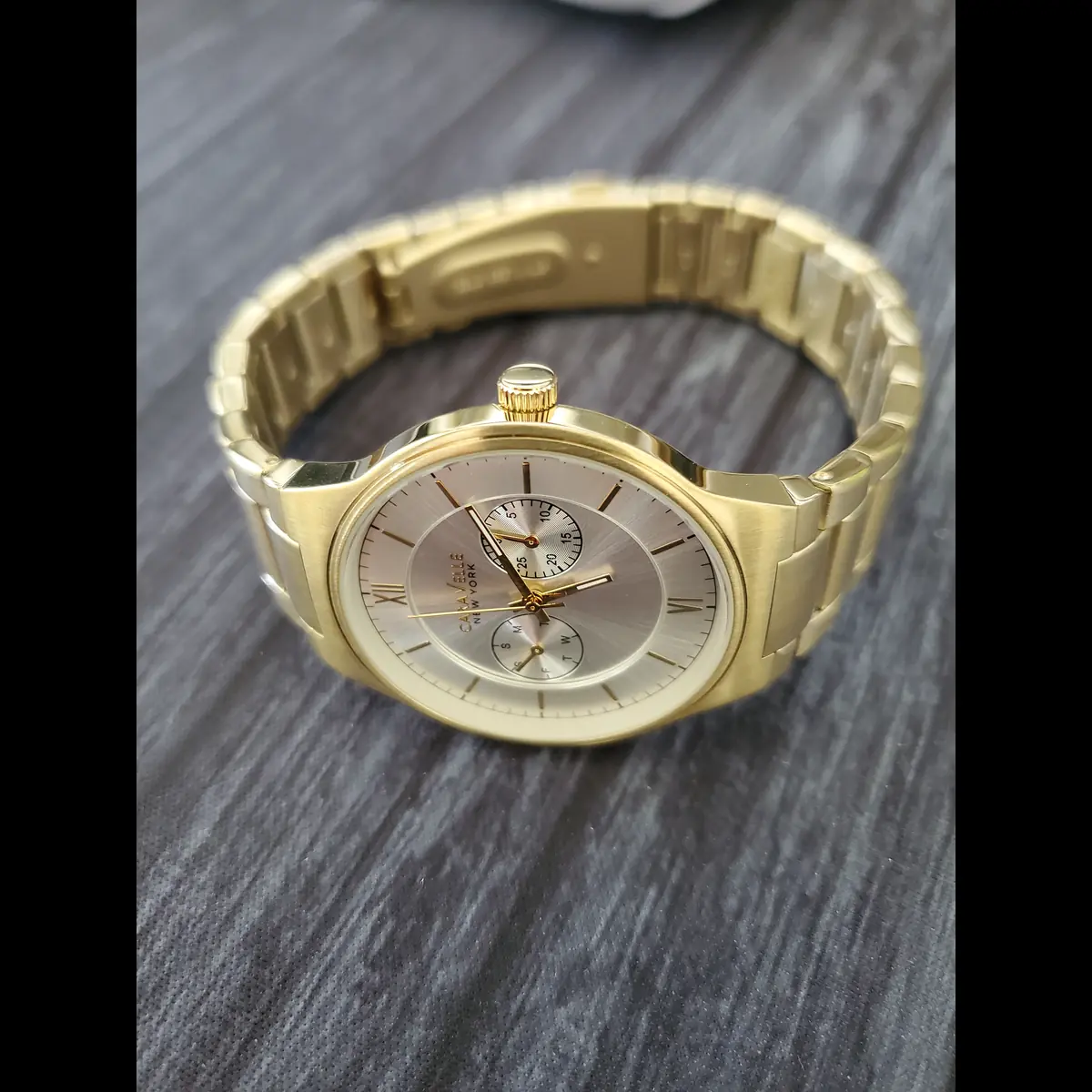 Caravelle Bulova Men's Day Date Gold Dress Watch Satin Sunburst Pie Pan Dial NIB - Image 4