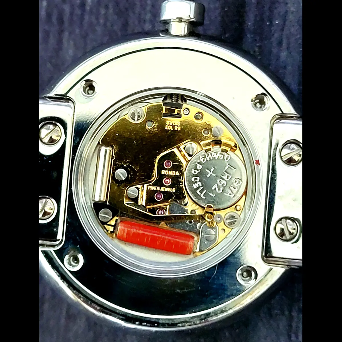 Movado Edge 34mm 5.5 Inch Sapphire Crystal Ladies Watch Runs - Image 4