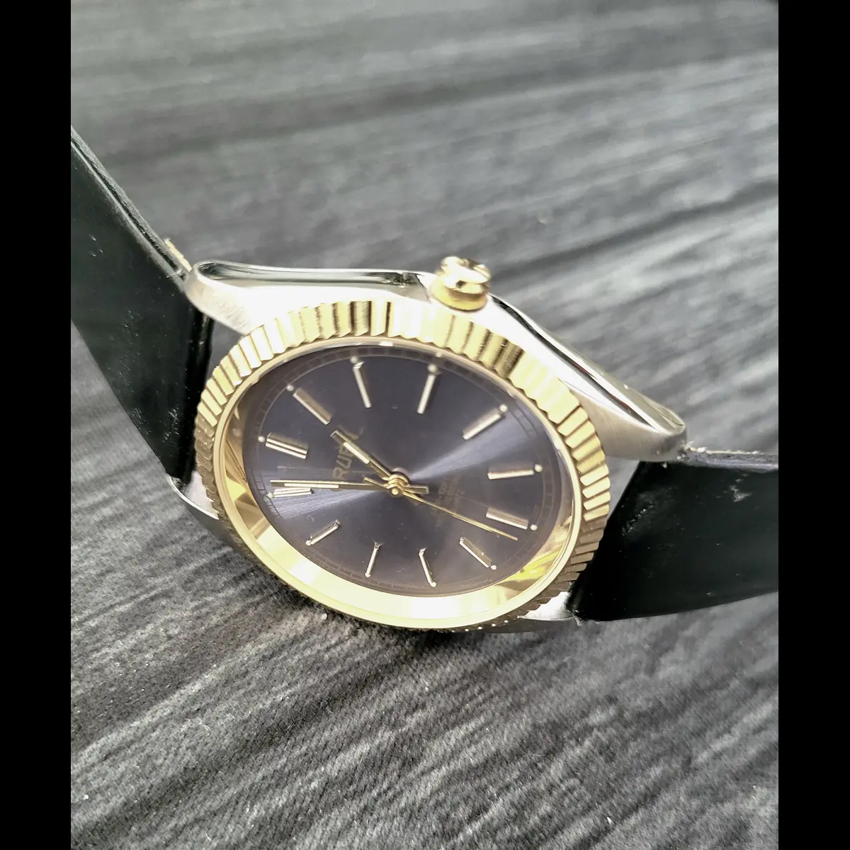 Rare Gruen 2 Tone Mens Dress Watch Satin Dial Fluted Bezel - Image 3