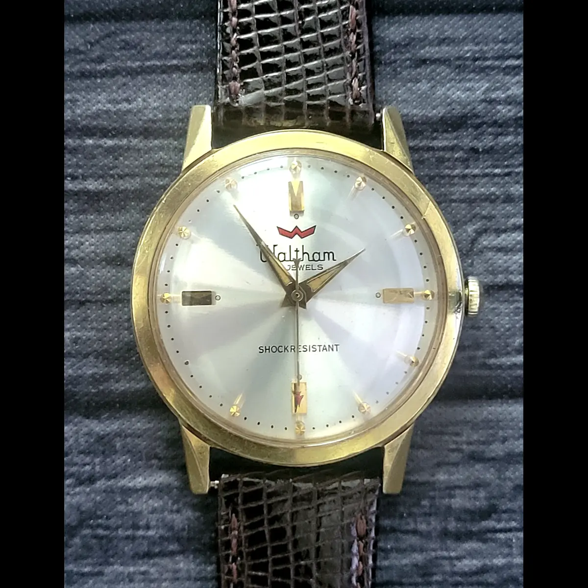 Rare Vintage Waltham Red Arrow Men's 17j Mechanical Watch