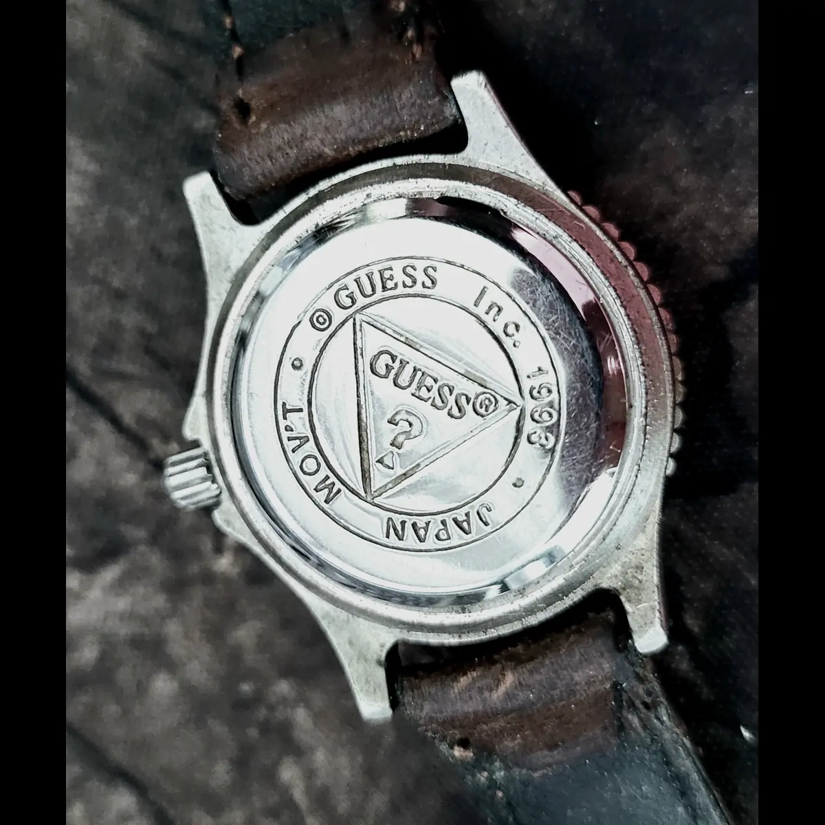Rare Guess Water Pro 1000ft 300 meter Womens 27mm Dive Watch - Image 4