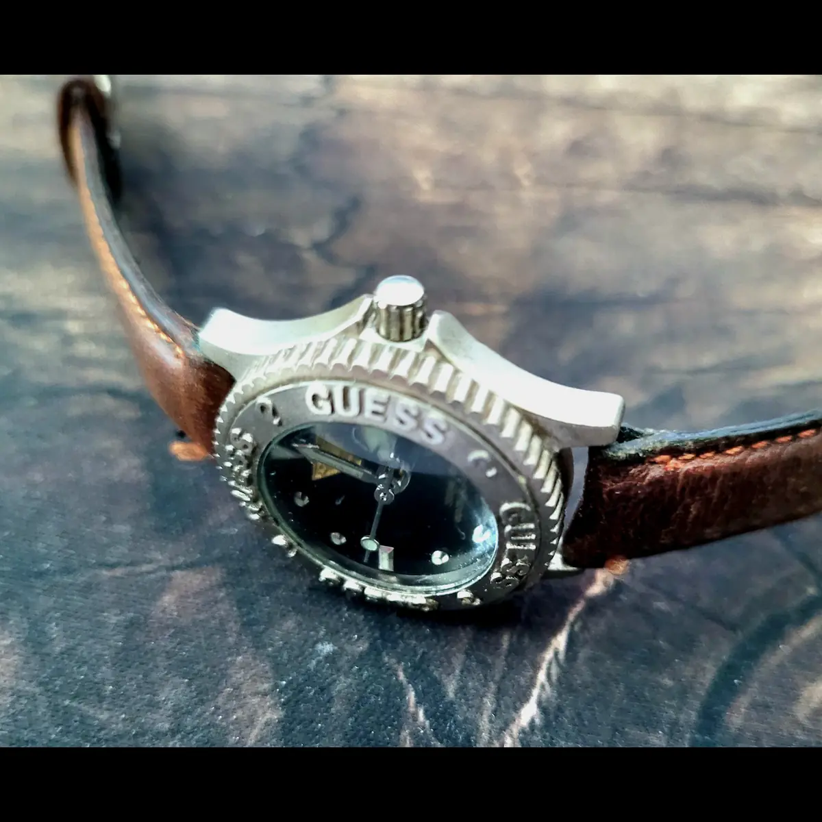 Rare Guess Water Pro 1000ft 300 meter Womens 27mm Dive Watch - Image 3